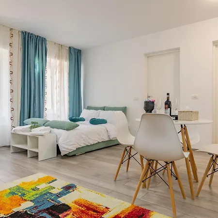 Old Town By Mm Host Apartment